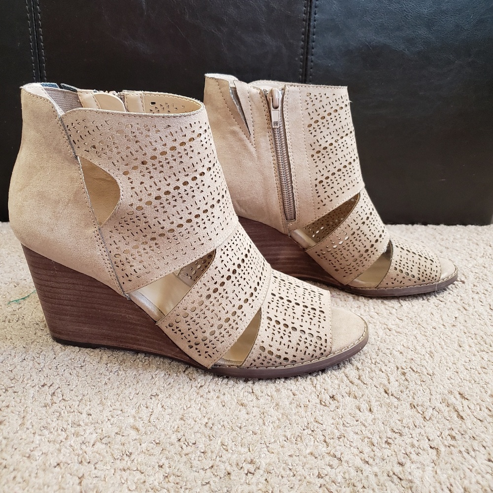 Market & Spruce Laser Cutout Wedges